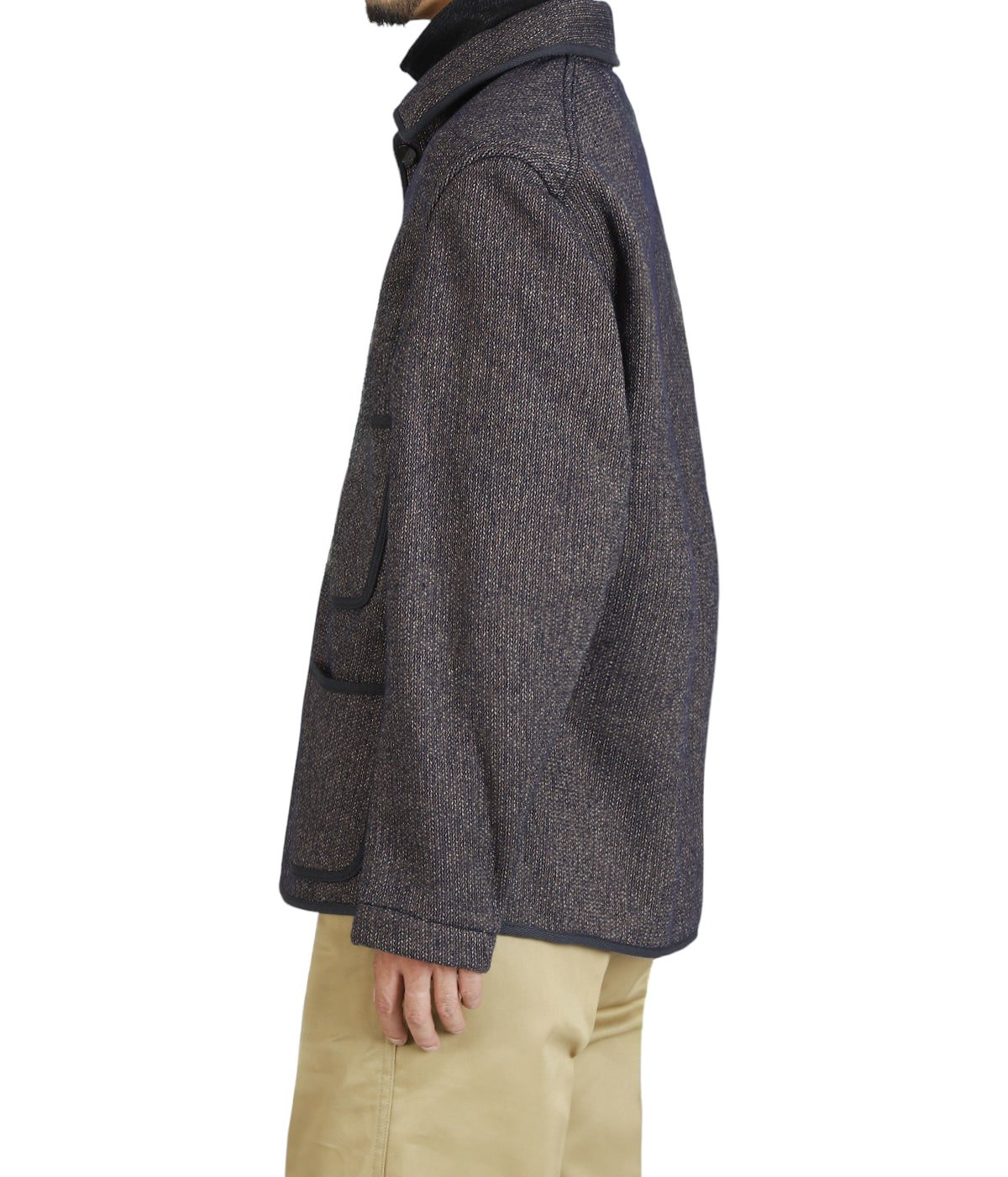 model（184cm / 63kg）B85 W80 H102 着用サイズ：42