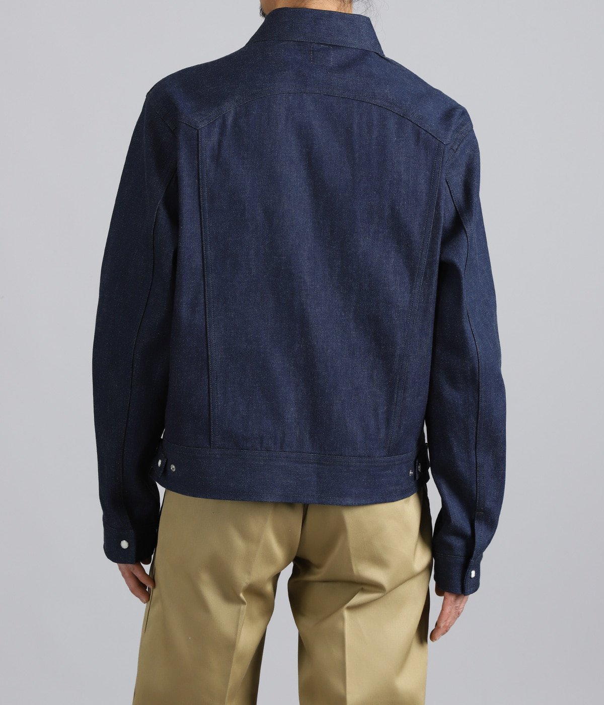 model（175cm / 60kg）B85 W75 H92 着用サイズ：40