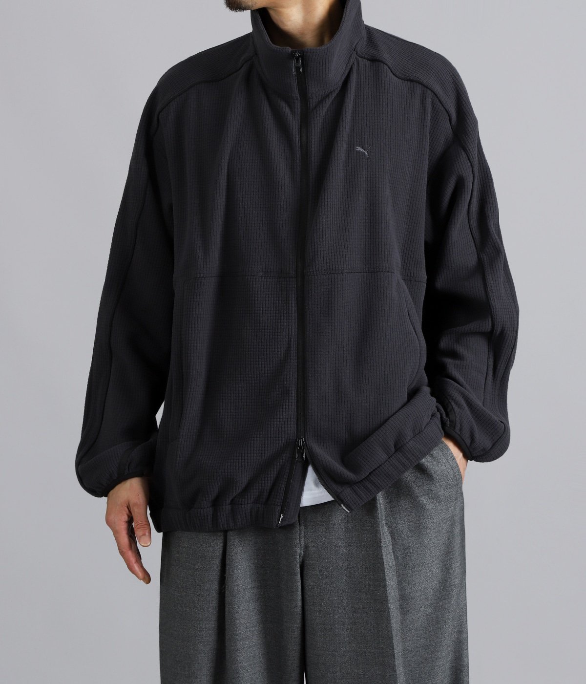 model（175cm / 60kg）B85 W75 H92 着用サイズ：L
