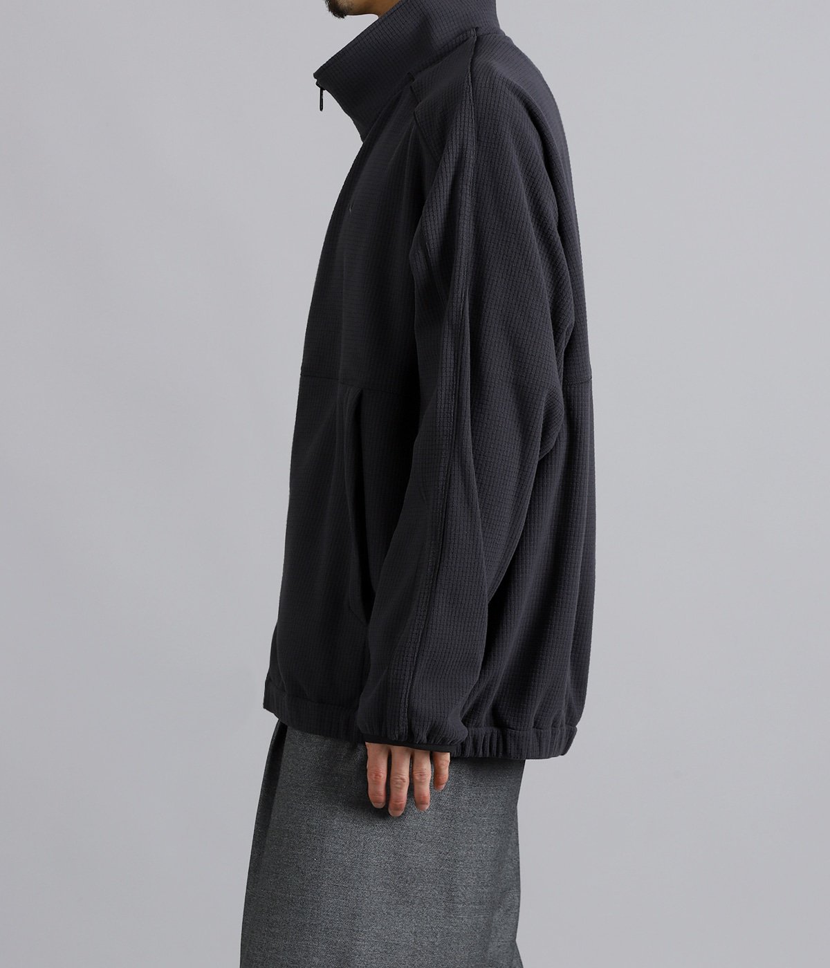 model（175cm / 60kg）B85 W75 H92 着用サイズ：L