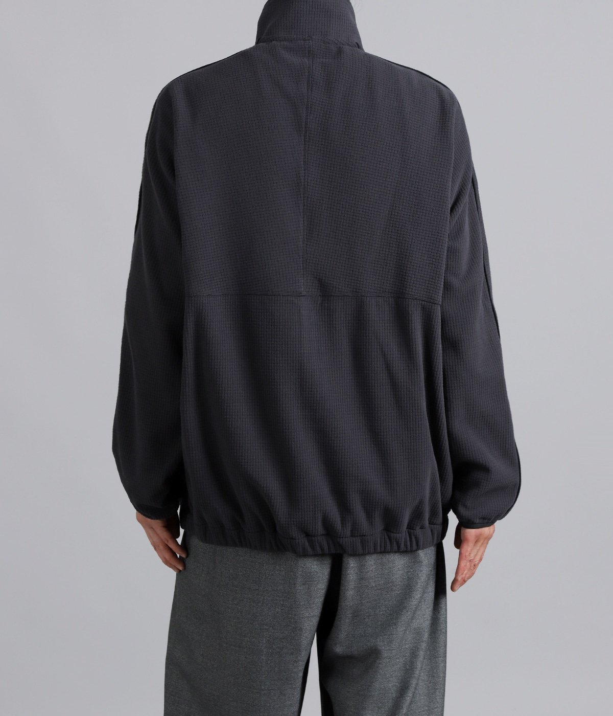 model（175cm / 60kg）B85 W75 H92 着用サイズ：L
