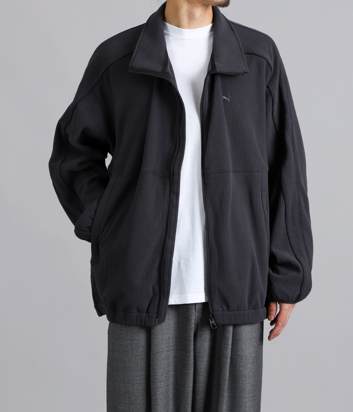 model（175cm / 60kg）B85 W75 H92 着用サイズ：L