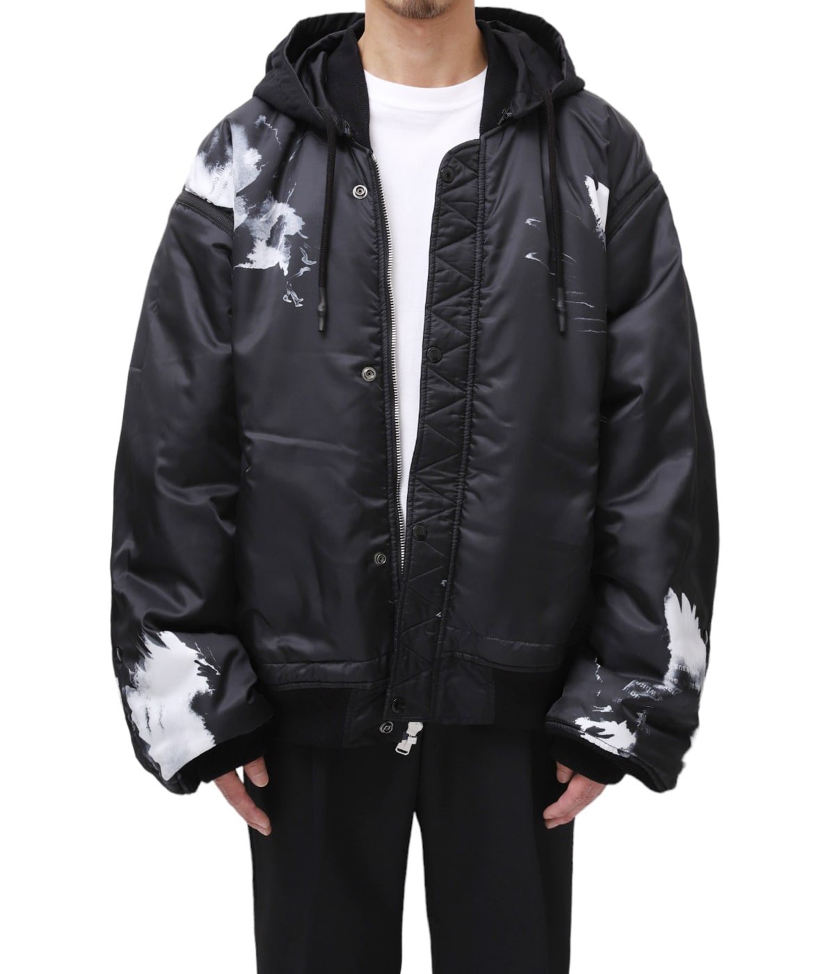 model（175cm / 60kg）B85 W75 H92 着用サイズ：46