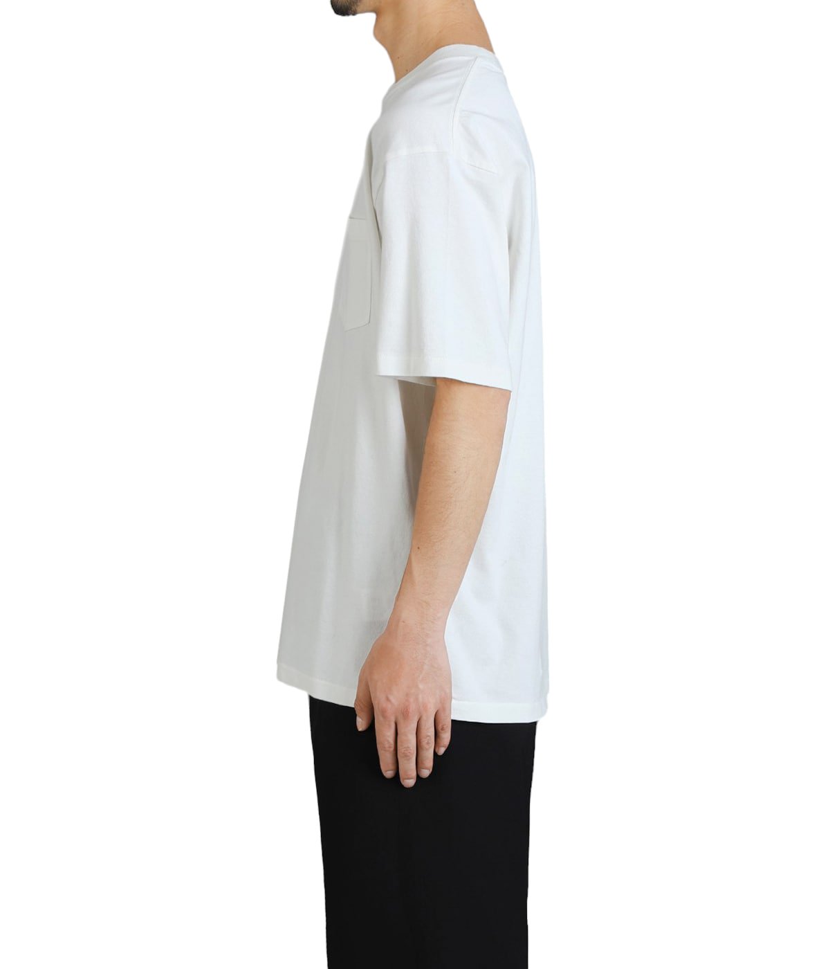 model（184cm / 63kg）B85 W80 H102 着用サイズ：XL