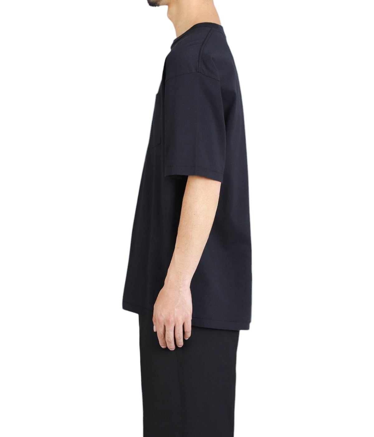 model（184cm / 63kg）B85 W80 H102 着用サイズ：XL