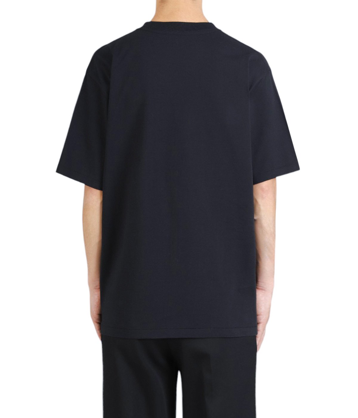 model（184cm / 63kg）B85 W80 H102 着用サイズ：XL