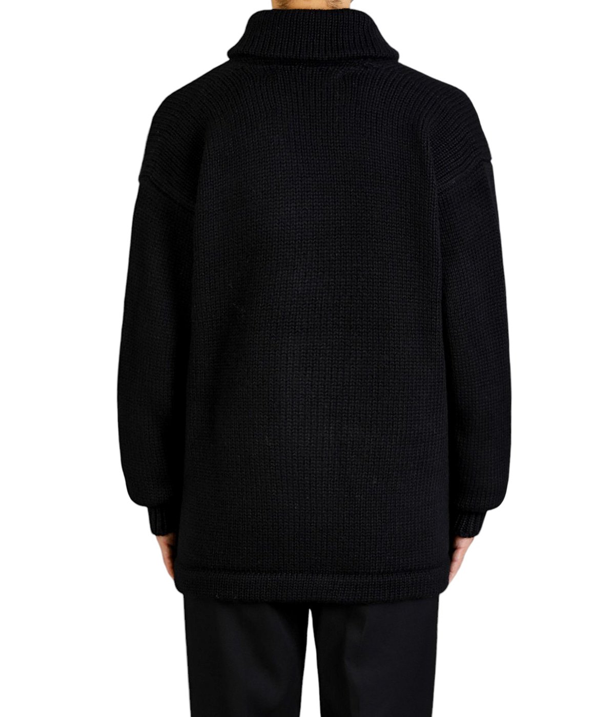 model（184cm / 63kg）B85 W80 H102 着用サイズ：L