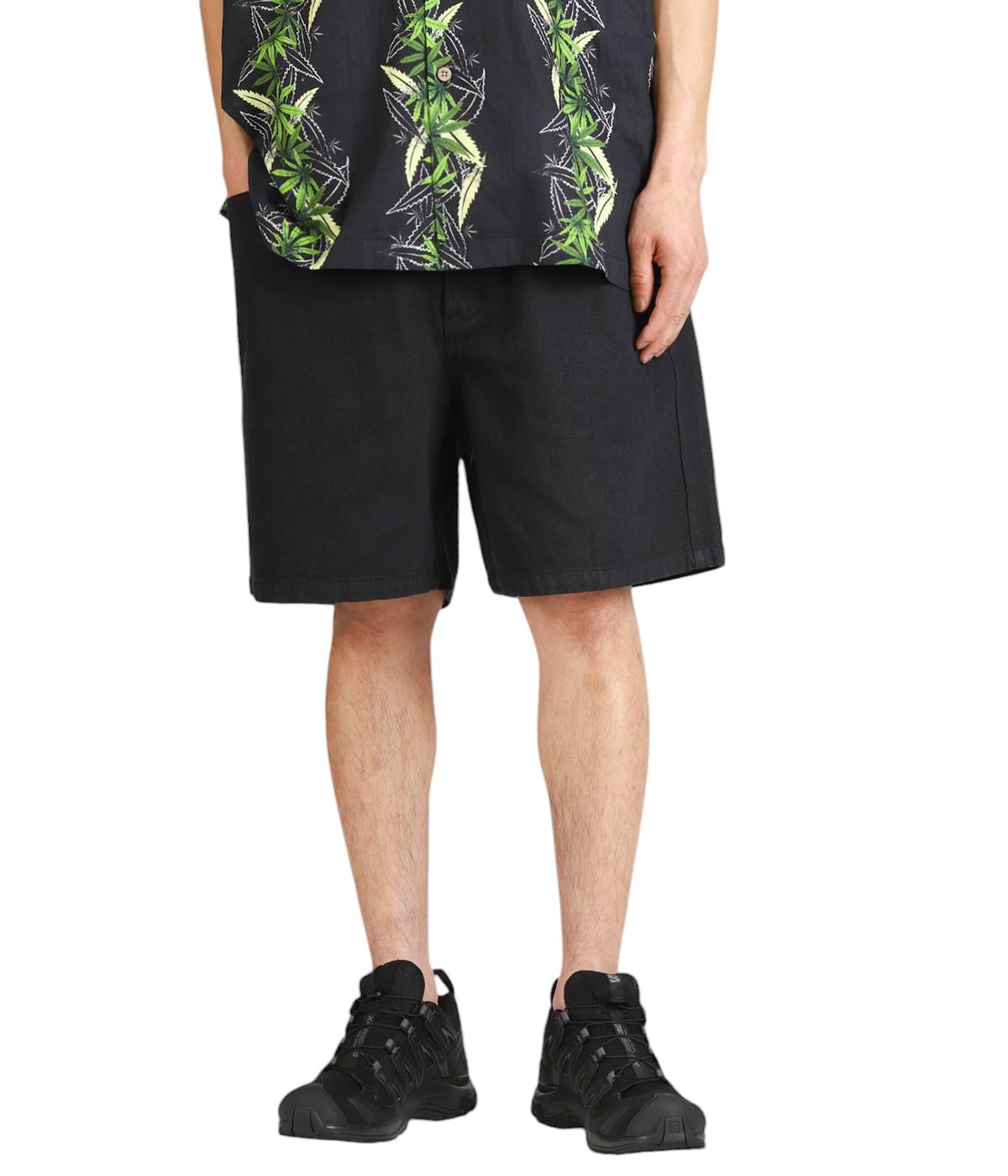 model（175cm / 60kg）B85 W75 H92 着用サイズ：M