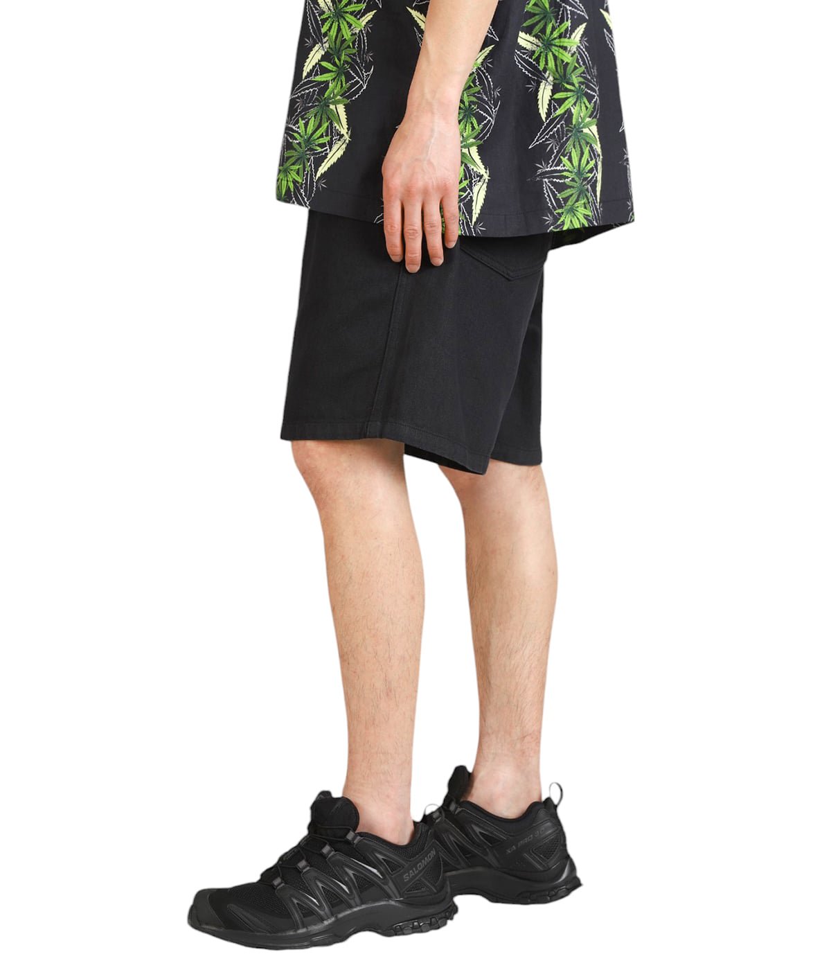 model（175cm / 60kg）B85 W75 H92 着用サイズ：M