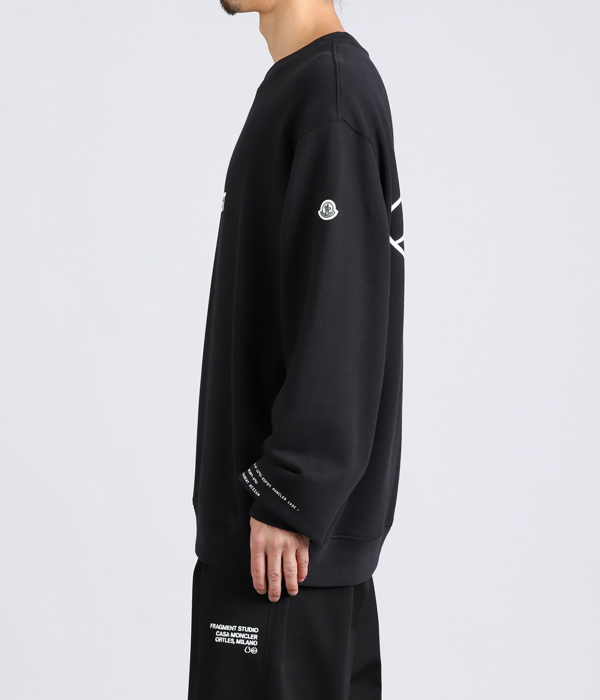 model（175cm / 60kg）B85 W75 H92 着用サイズ：L