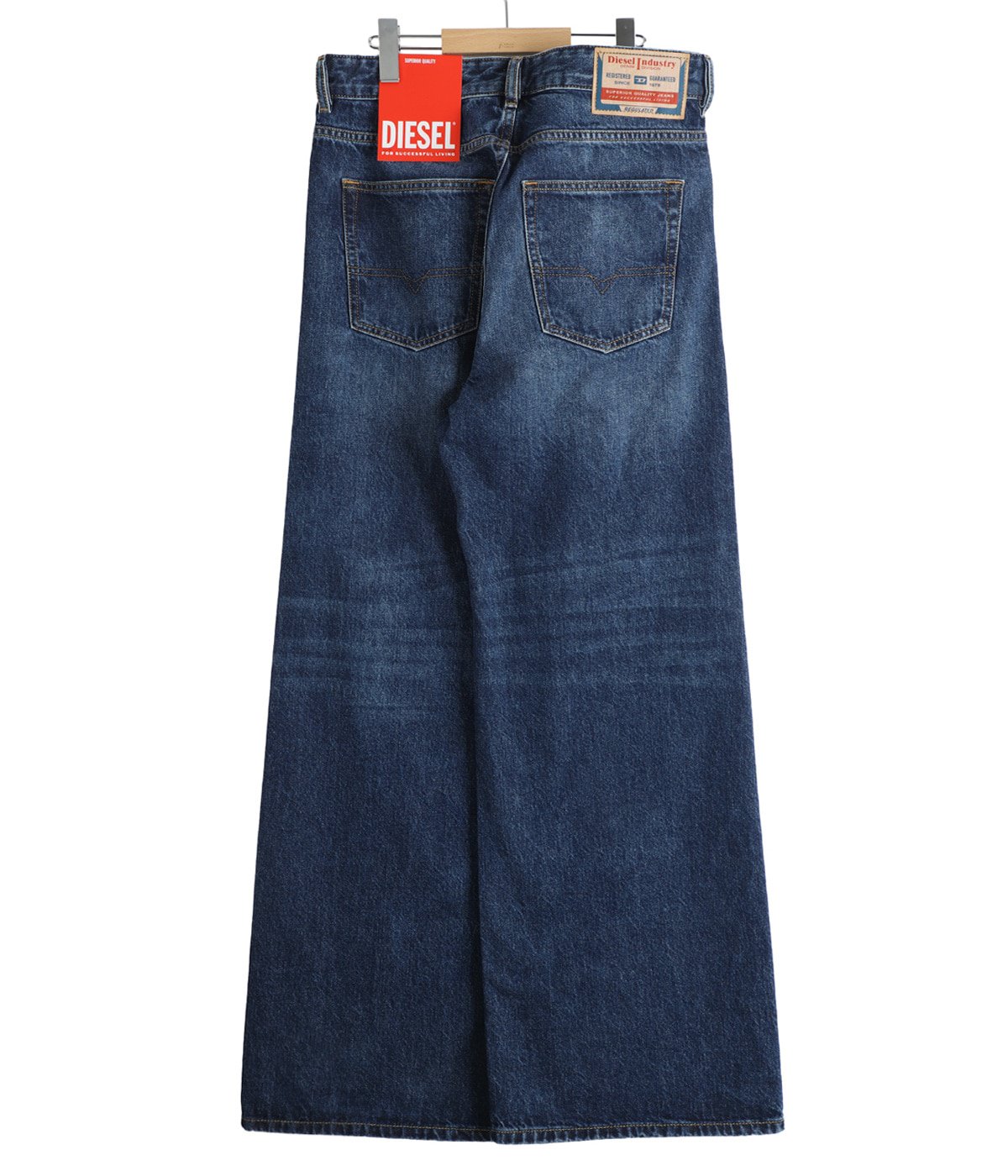 DIESEL ディーライズ DIESEL（ディーゼル）の「メンズ デニムパンツ ルーズフィット