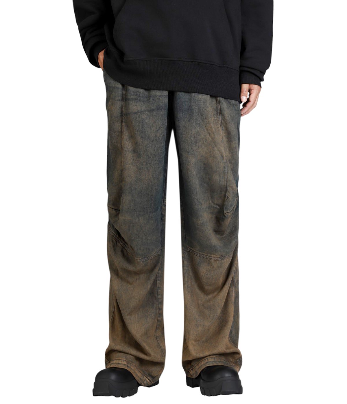 model（184cm / 63kg）B85 W80 H102 着用サイズ：30inch