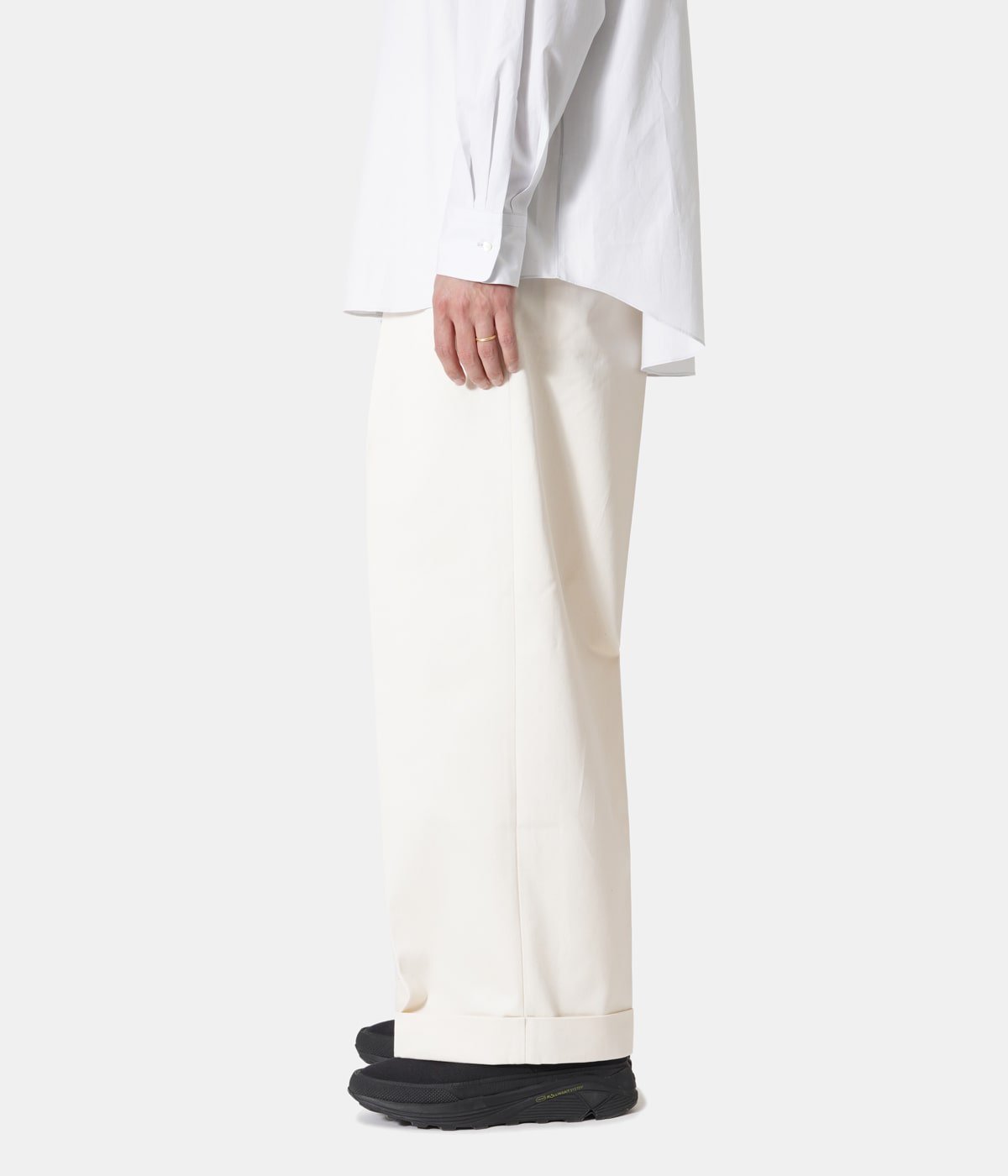 PLEATED WIDE TROUSERS