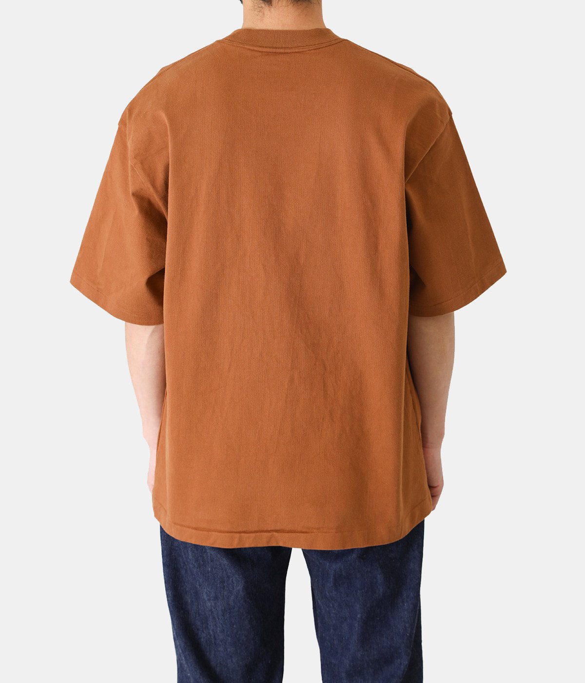 STAND-UP TEE