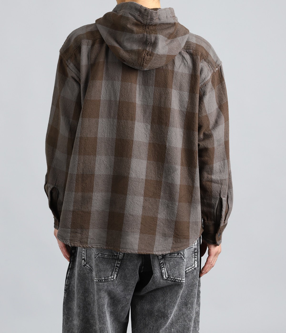 model(175cm / 60kg)B85 W75 H92 着用サイズ：46
