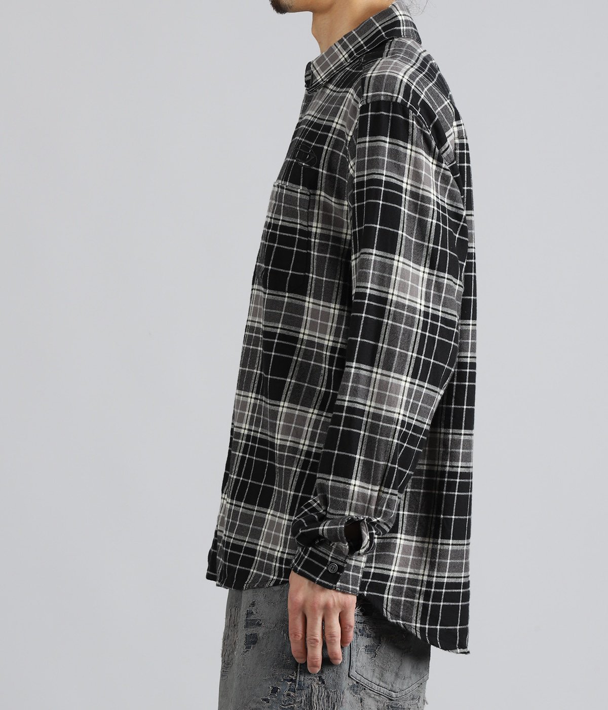 model（175cm / 60kg）B85 W75 H92 着用サイズ：46