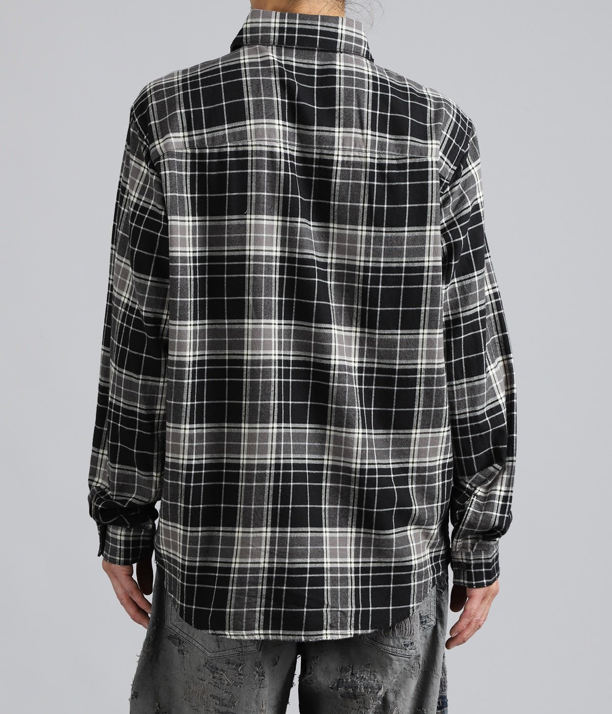 model（175cm / 60kg）B85 W75 H92 着用サイズ：46