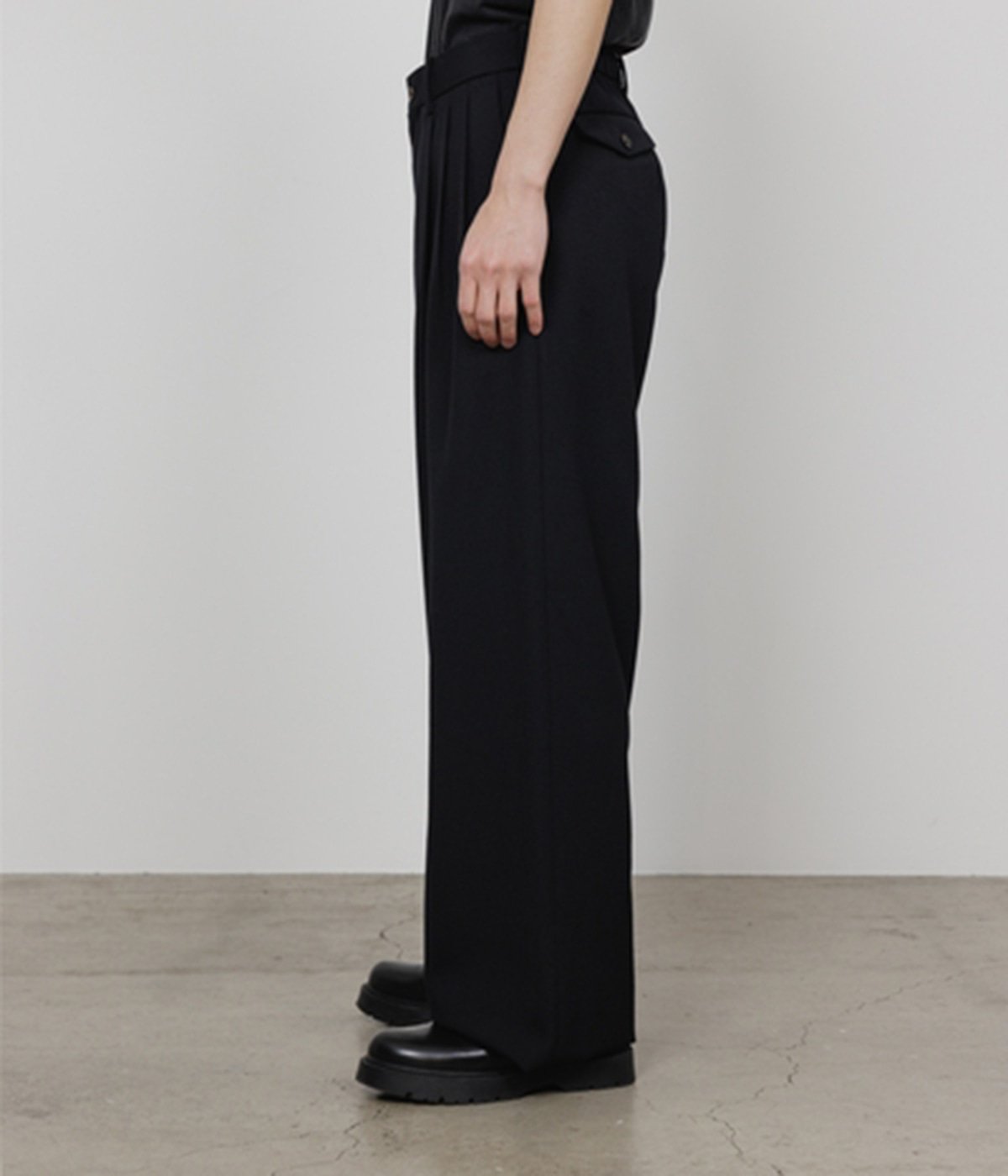 model（175cm / 60kg）着用サイズ：2