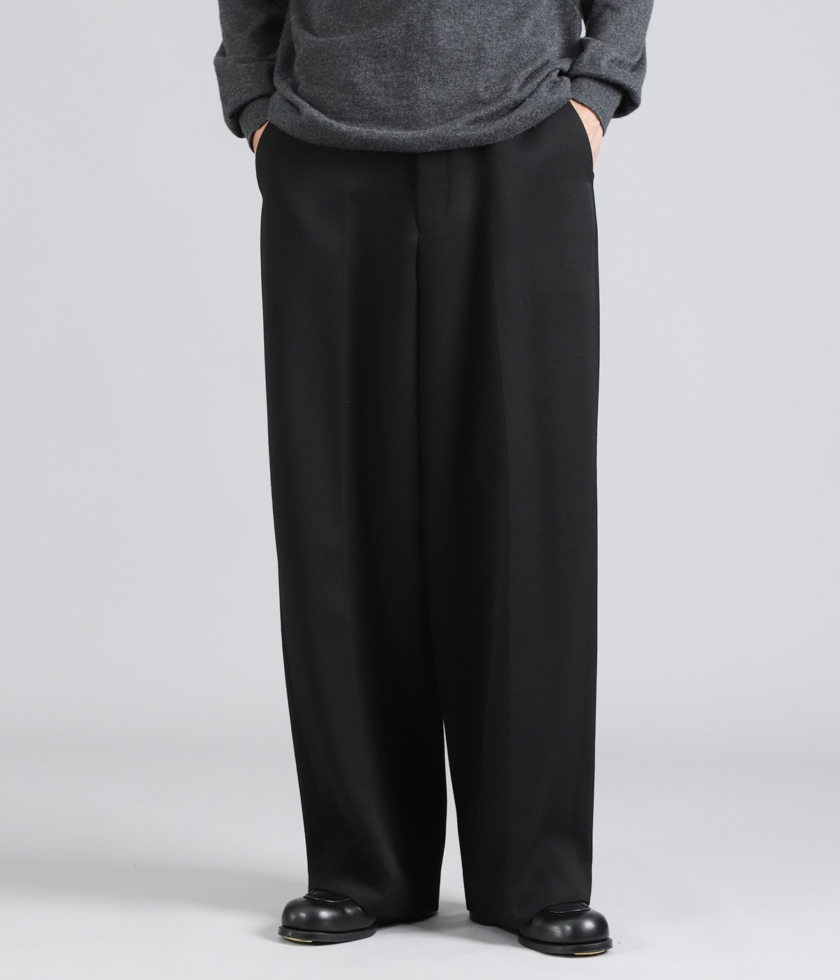 model（175cm / 60kg）B85 W75 H92 着用サイズ：2