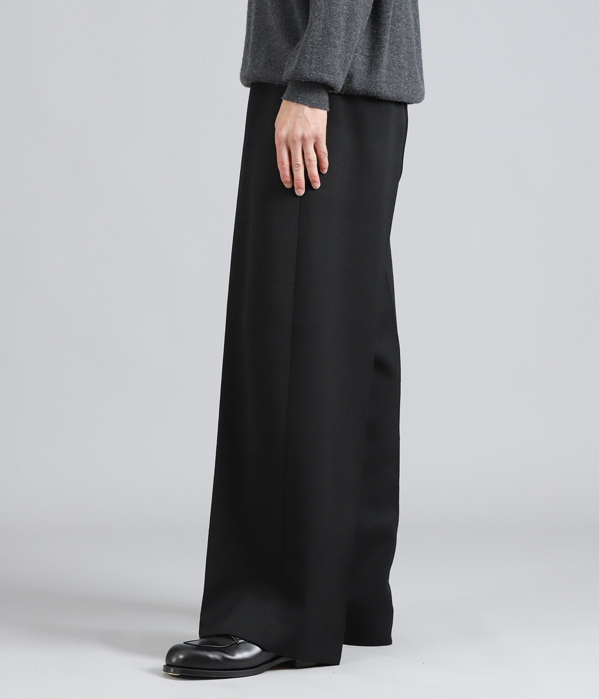 model（175cm / 60kg）B85 W75 H92 着用サイズ：2