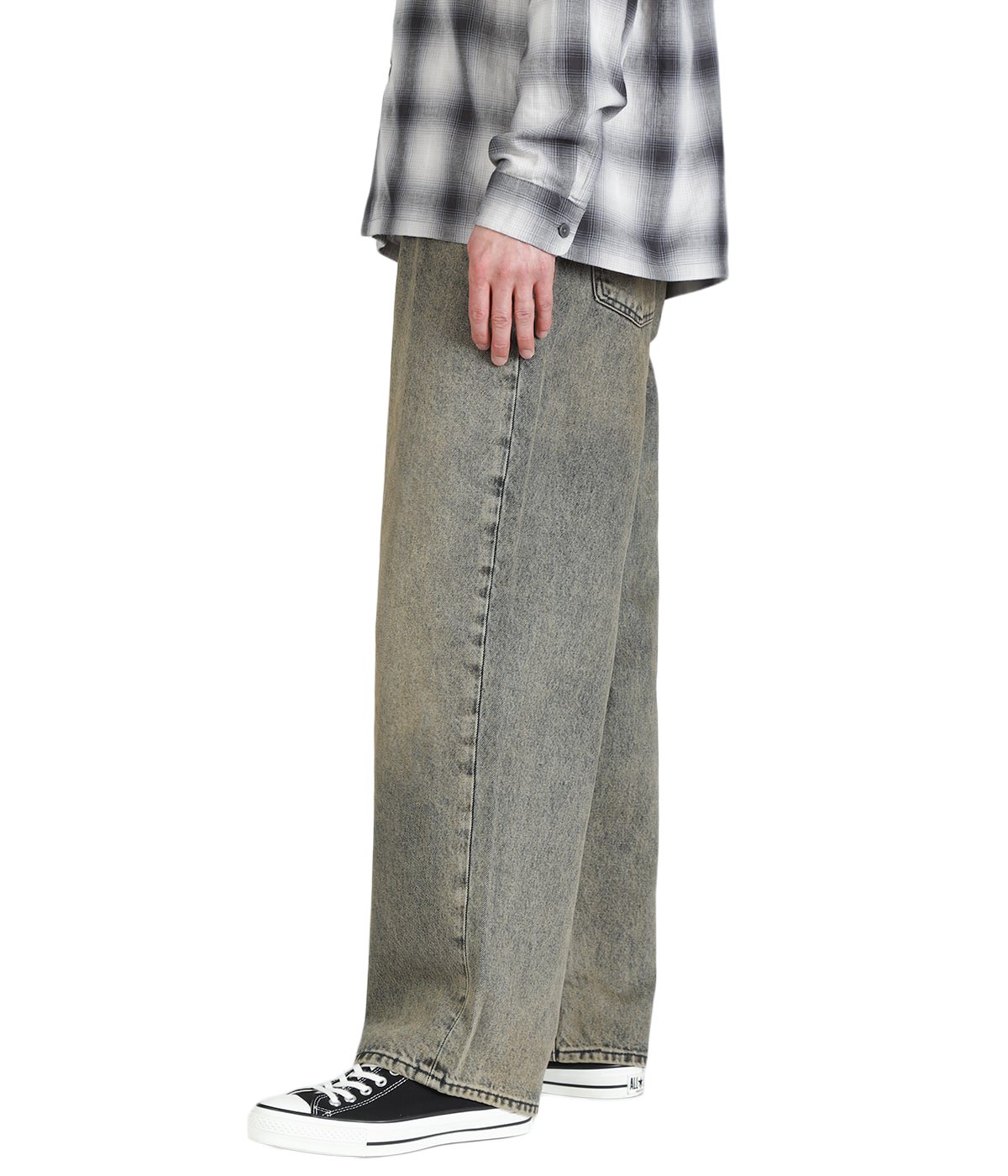 model（175cm / 60kg）B85 W75 H92 着用サイズ：32inch