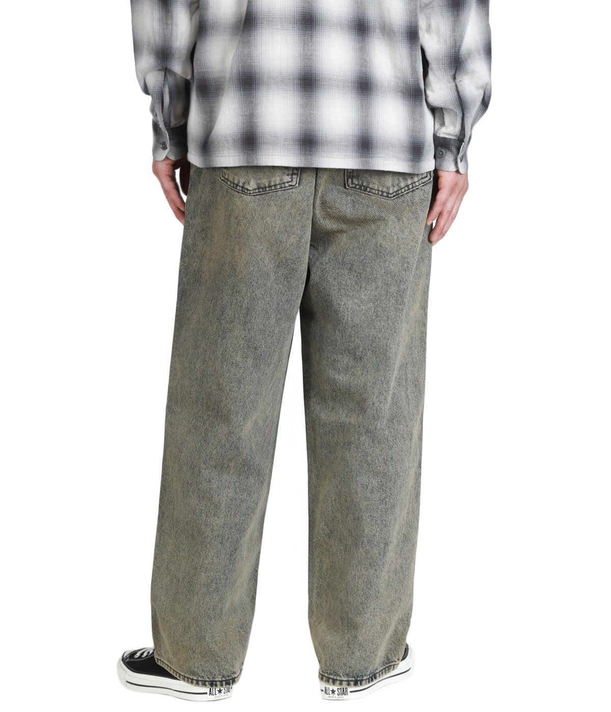 model（175cm / 60kg）B85 W75 H92 着用サイズ：32inch