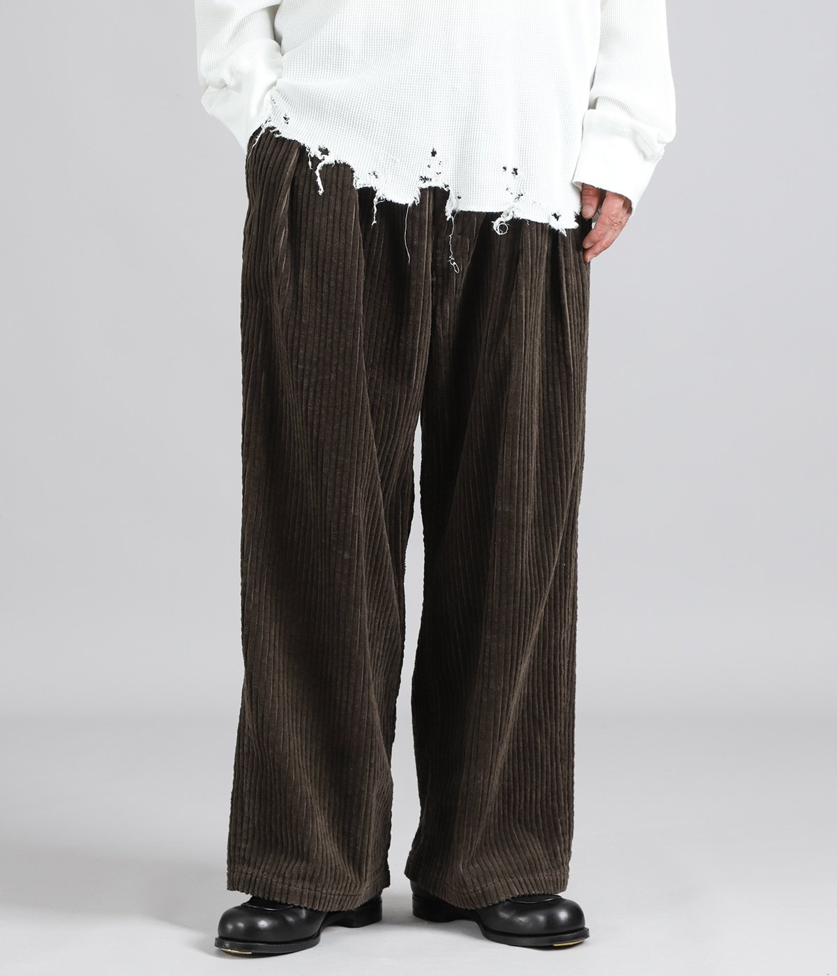 model（175cm / 60kg）B85 W75 H92 着用サイズ：1
