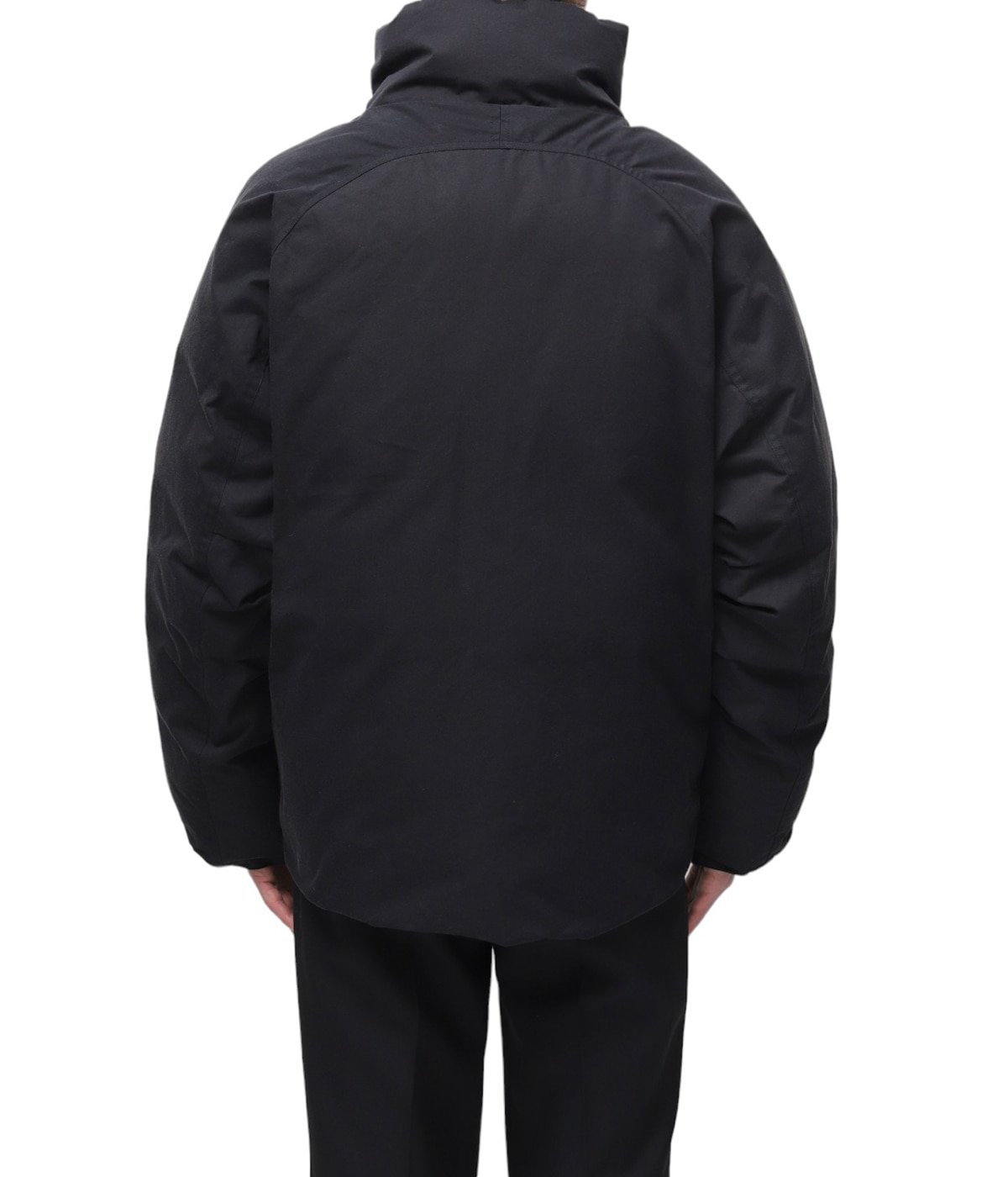 model（175cm / 60kg）B85 W75 H92 着用サイズ：42