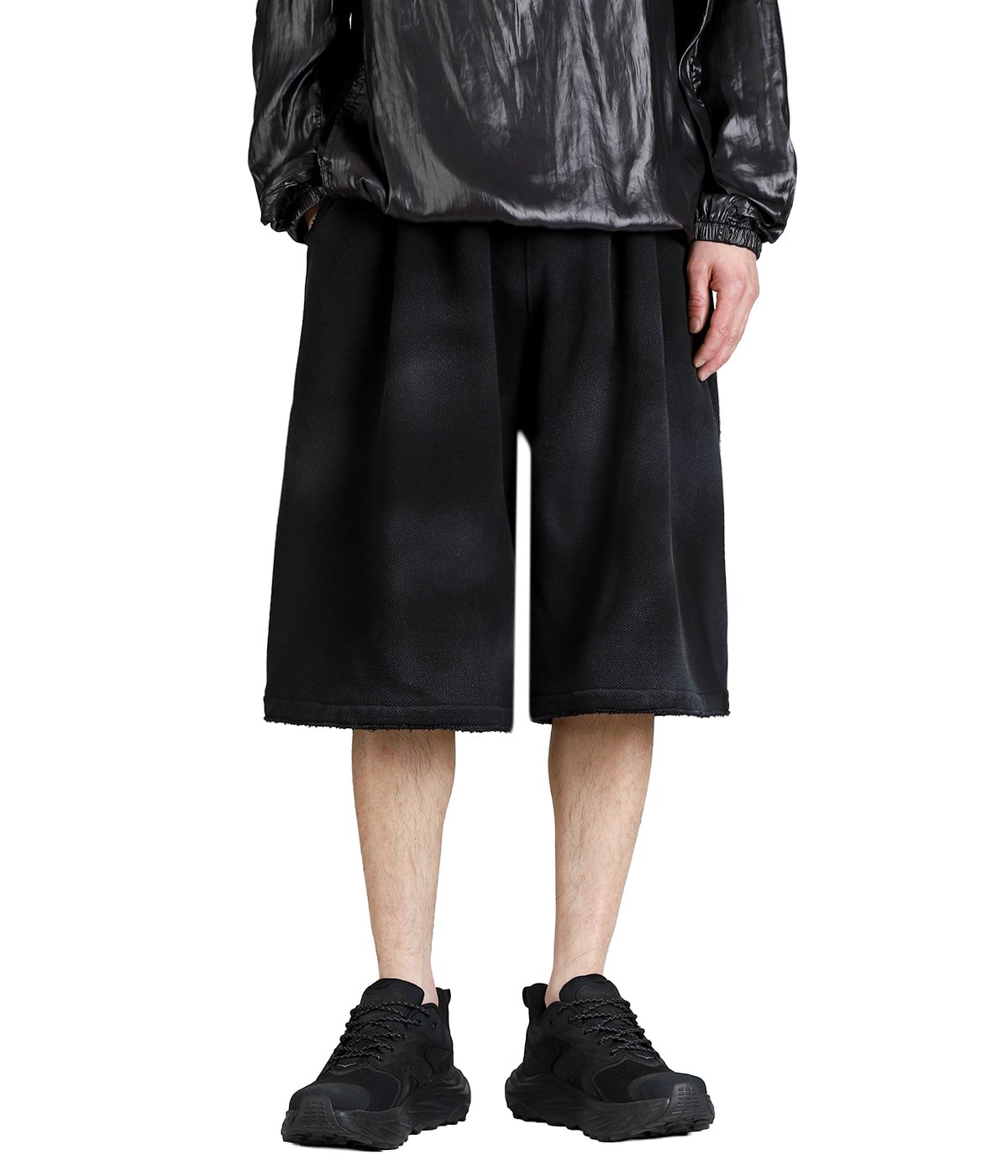 model（175cm / 60kg）B85 W75 H92 着用サイズ：2