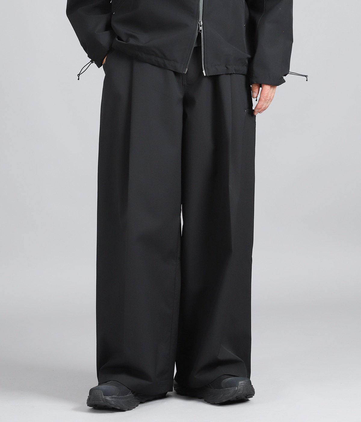 model（175cm / 60kg）B85 W75 H92 着用サイズ：2