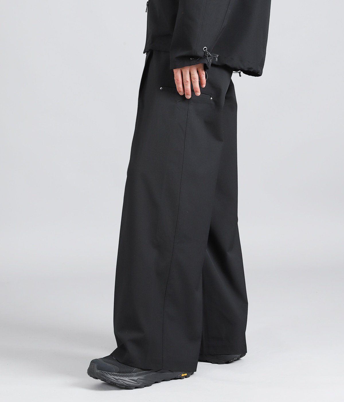 model（175cm / 60kg）B85 W75 H92 着用サイズ：2