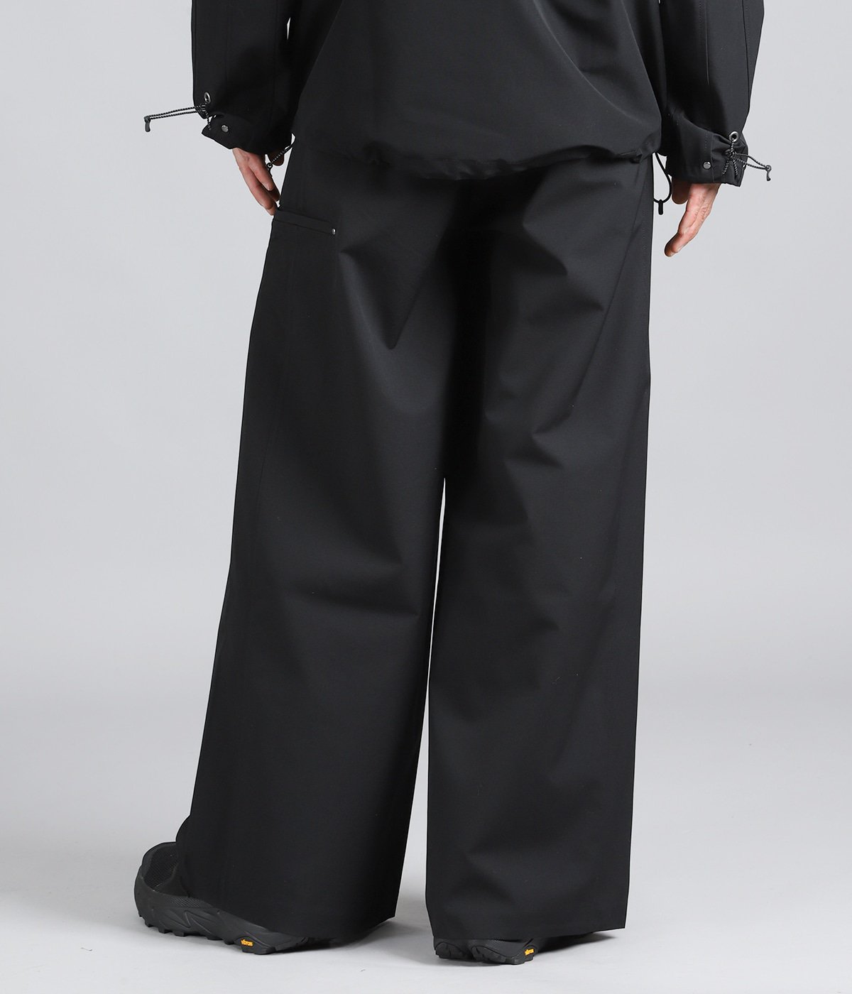 model（175cm / 60kg）B85 W75 H92 着用サイズ：2