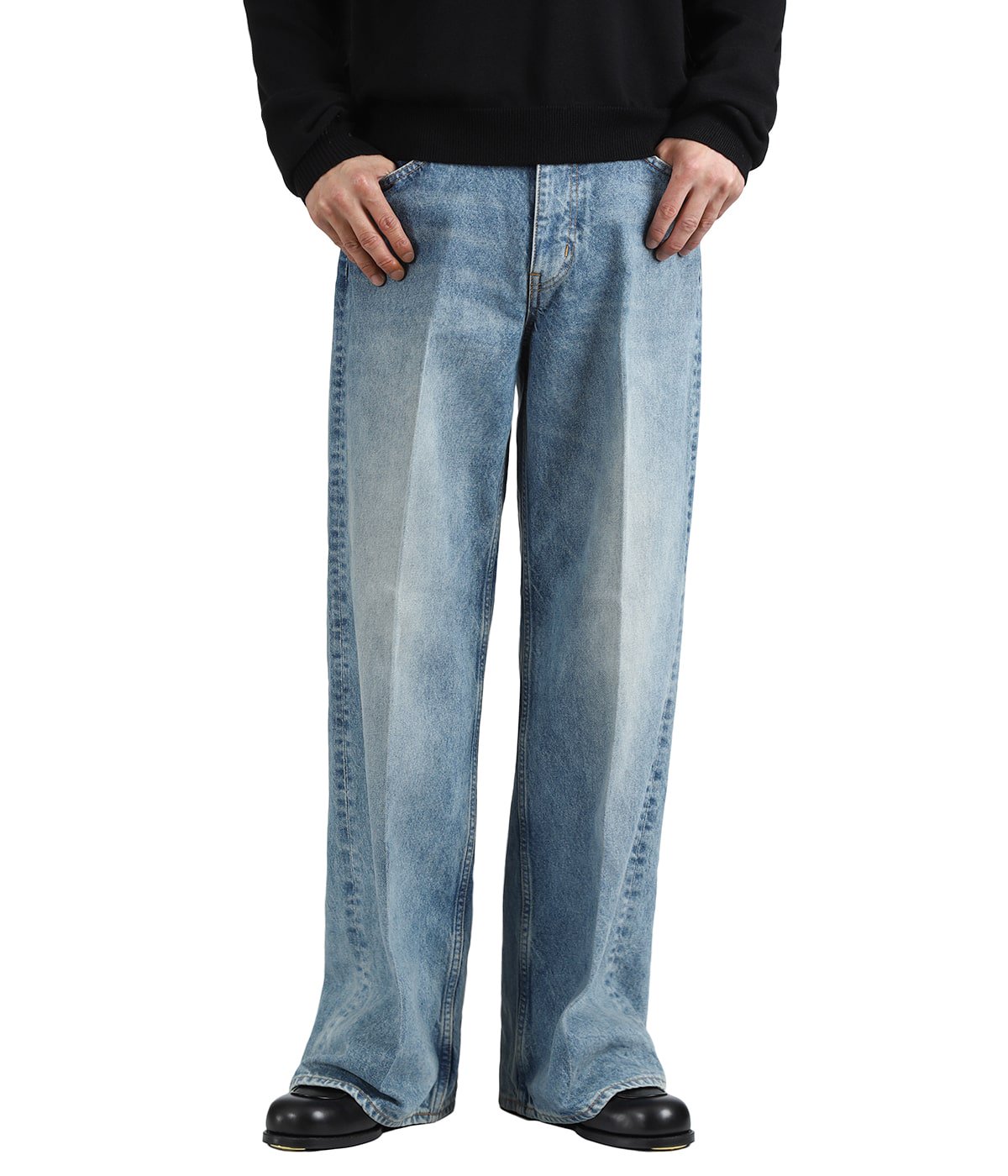 model（175cm / 60kg）B85 W75 H92 着用サイズ：46