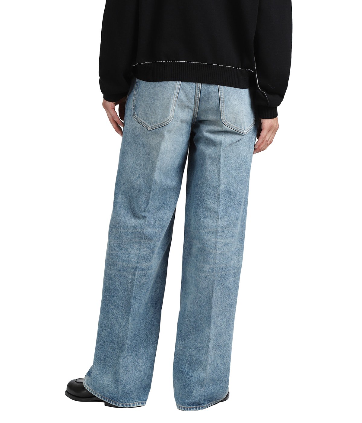 model（175cm / 60kg）B85 W75 H92 着用サイズ：46