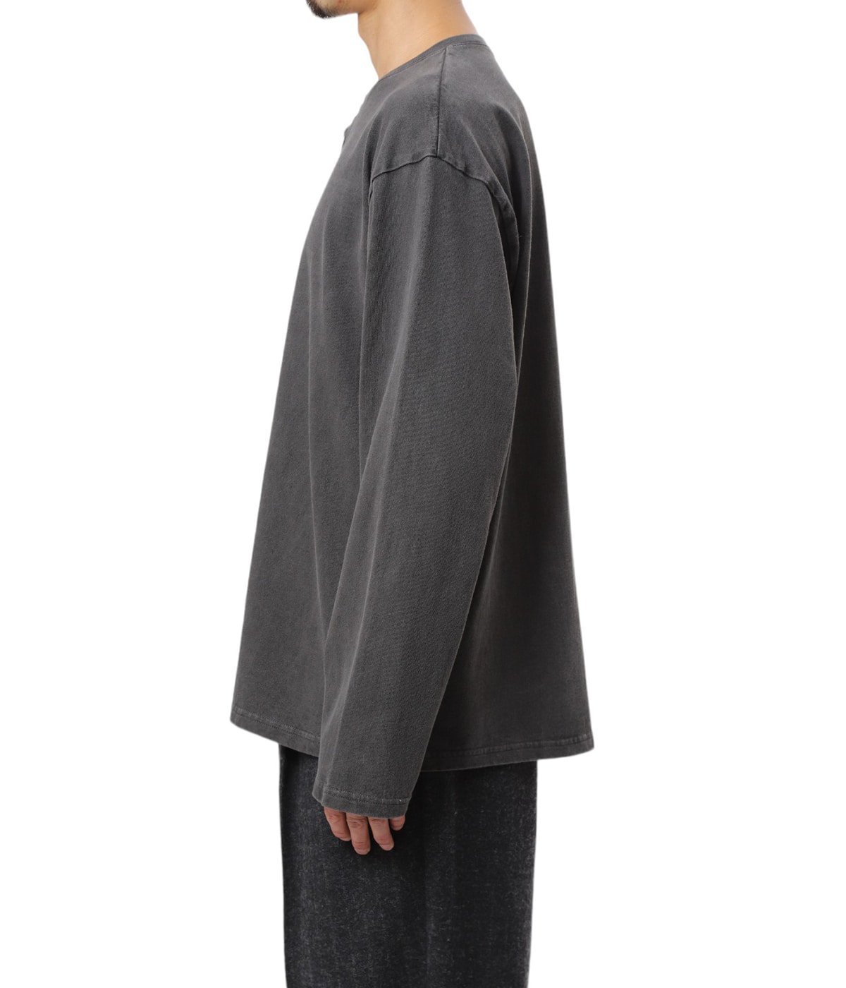 model（175cm / 60kg）B85 W75 H92 着用サイズ：L