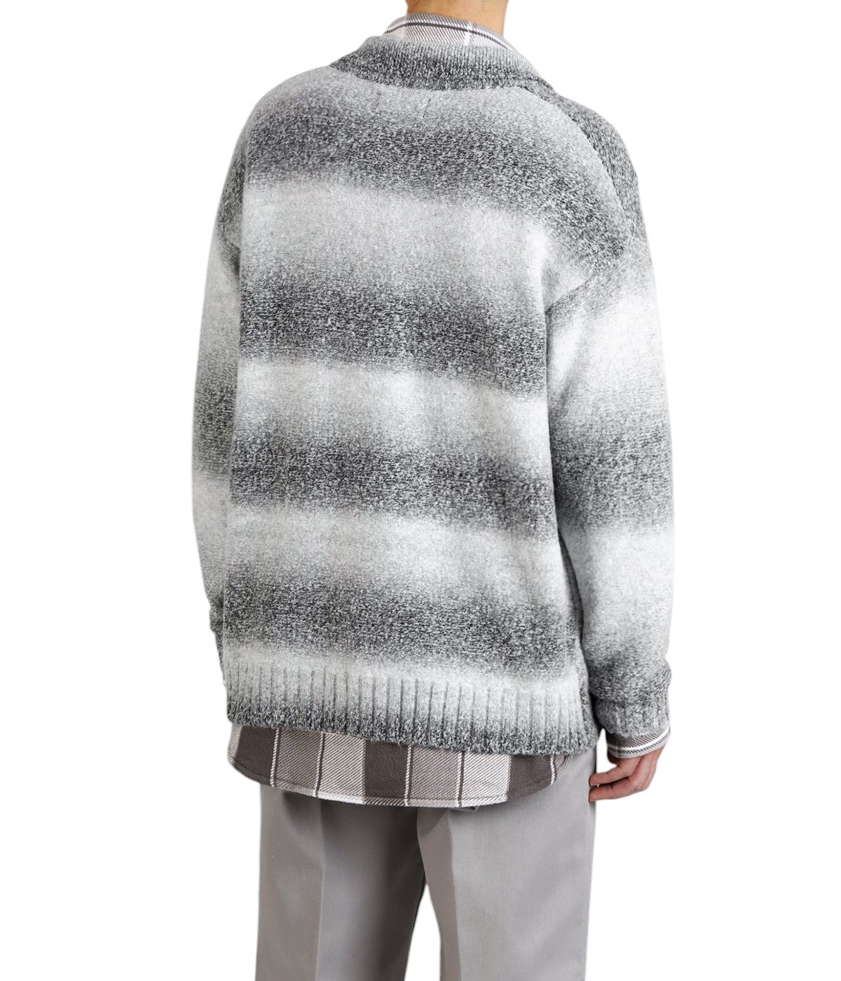 model（177cm / 62kg）B87 W73 H92 着用サイズ：L