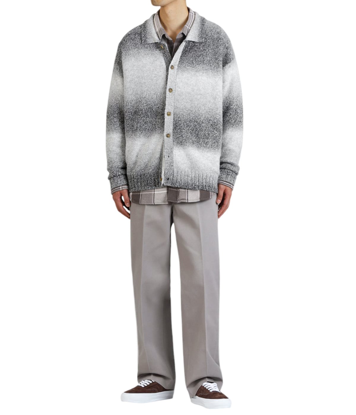 model（177cm / 62kg）B87 W73 H92 着用サイズ：L