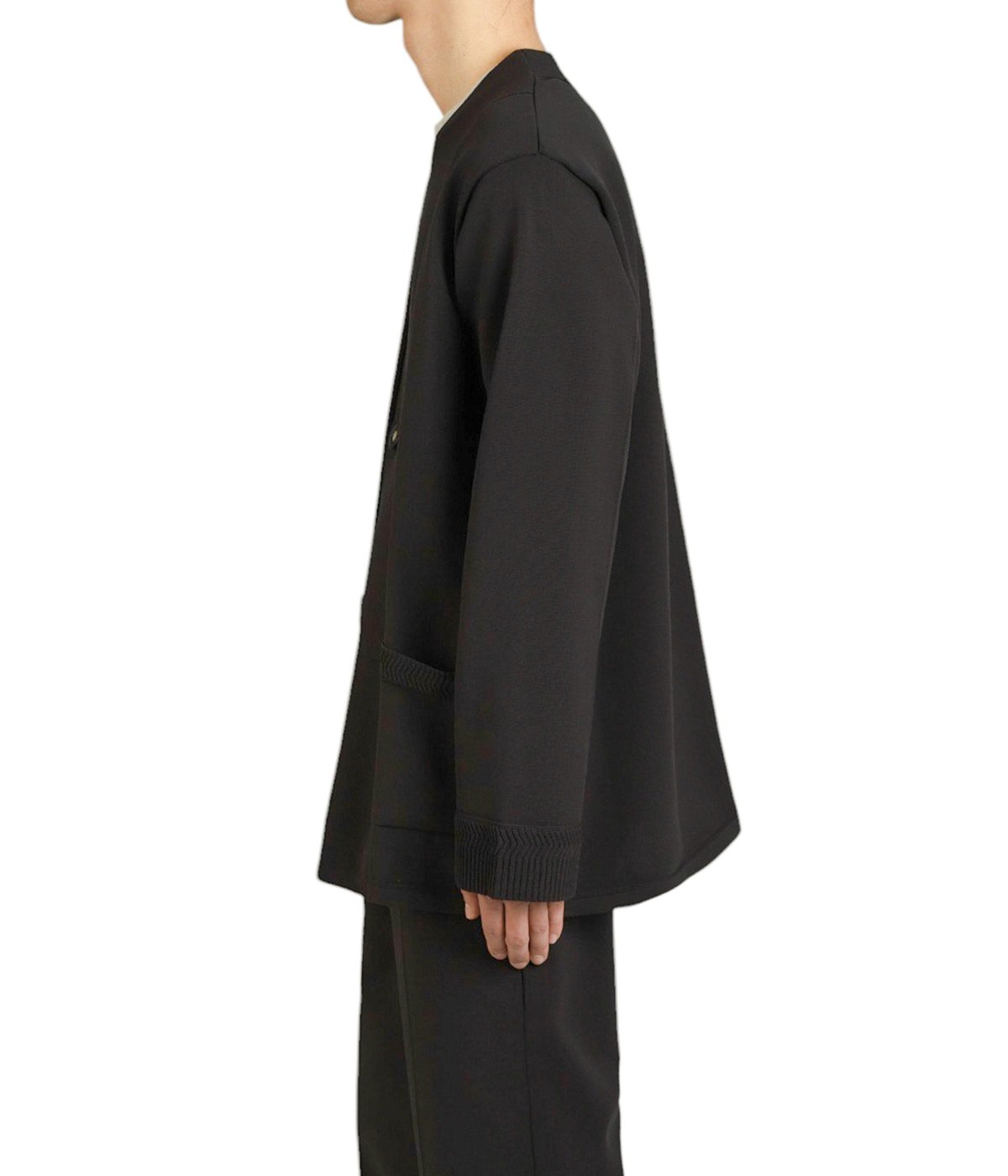 model（177cm / 62kg）B87 W73 H92 着用サイズ：L