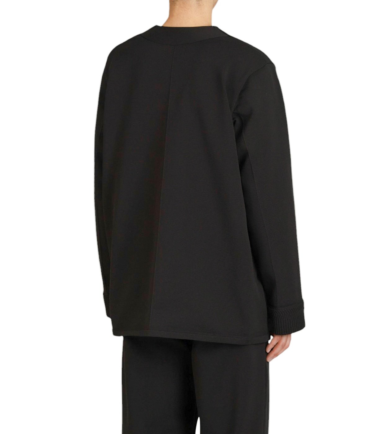 model（177cm / 62kg）B87 W73 H92 着用サイズ：L