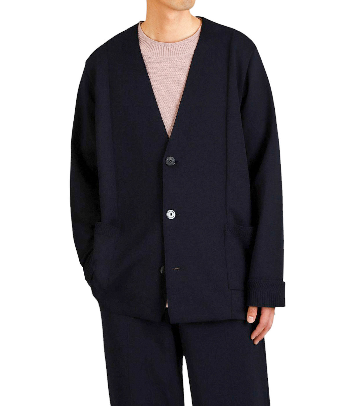 model（177cm / 62kg）B87 W73 H92 着用サイズ：L