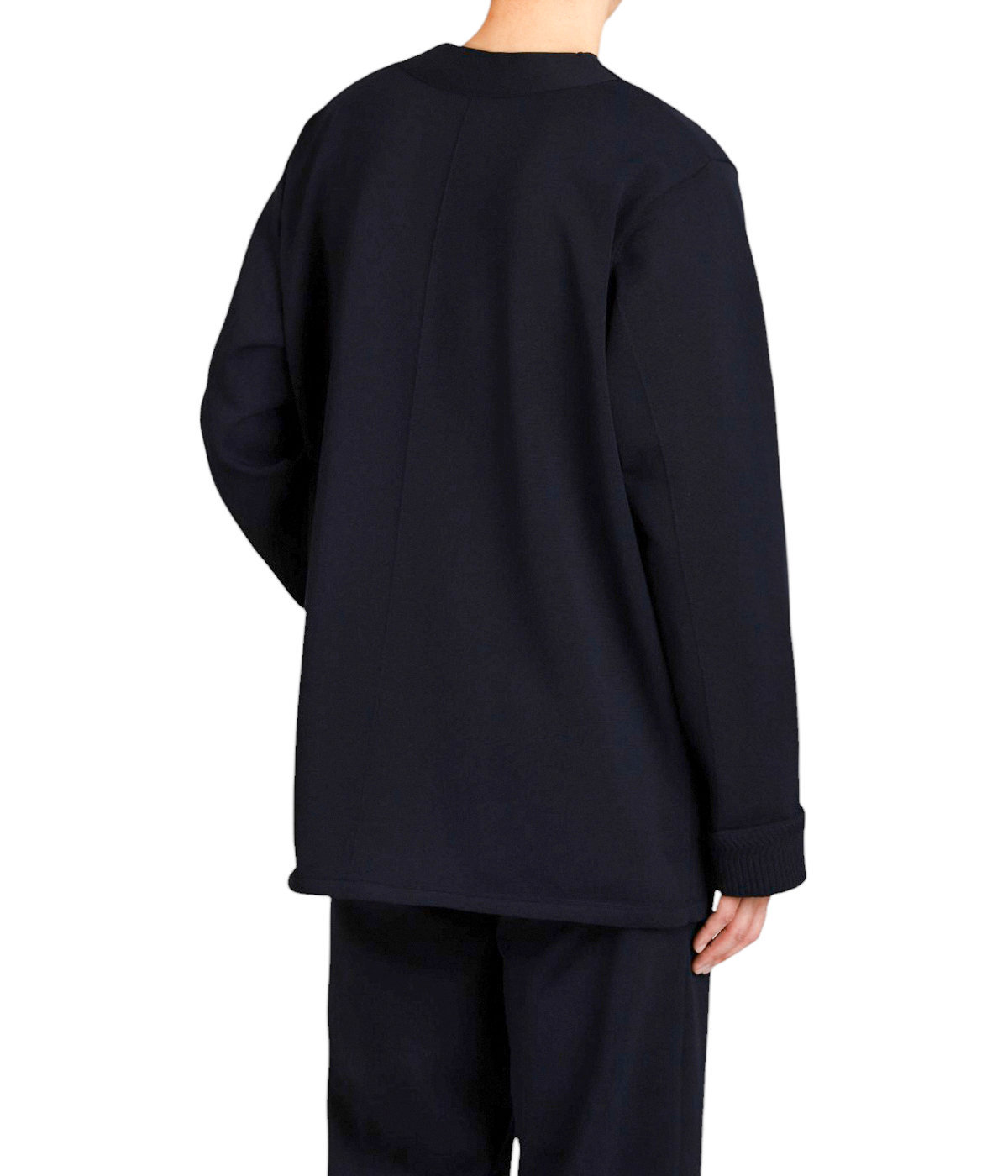 model（177cm / 62kg）B87 W73 H92 着用サイズ：L