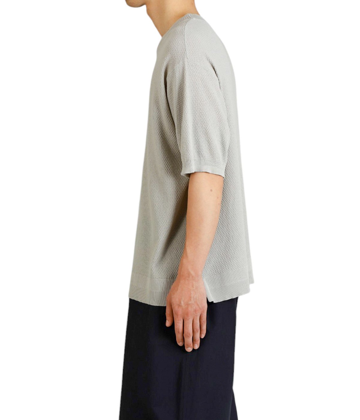 model（177cm / 62kg）B87 W73 H92 着用サイズ：L