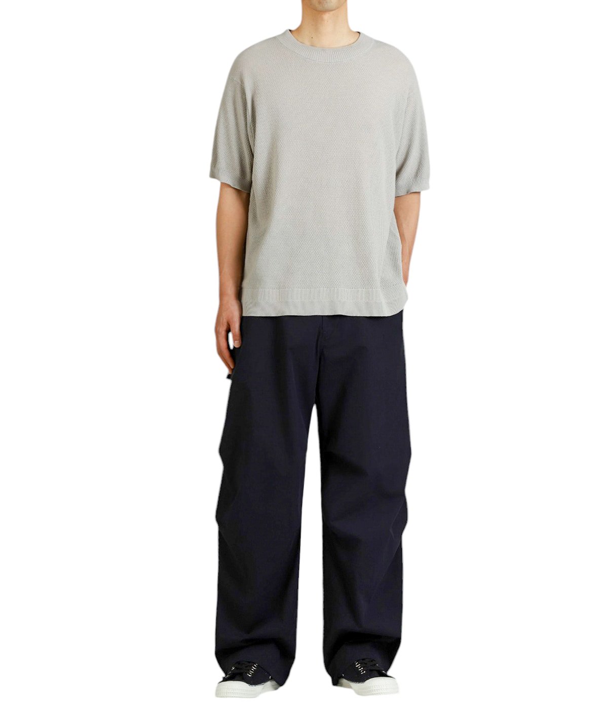 model（177cm / 62kg）B87 W73 H92 着用サイズ：L