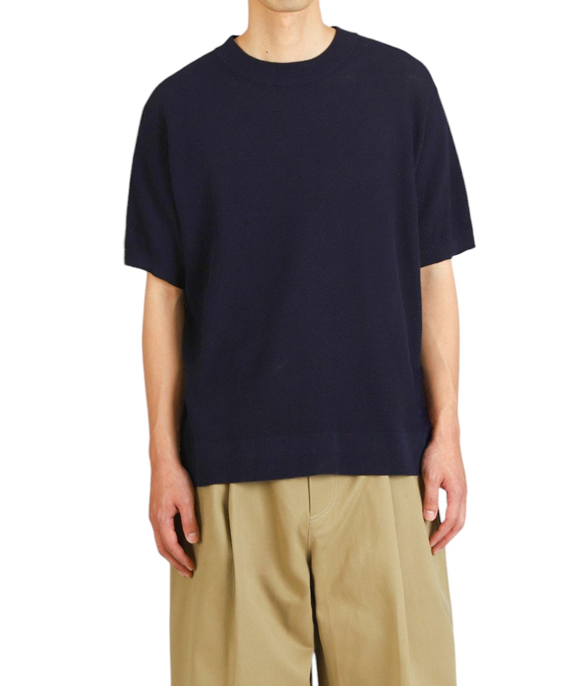 model（177cm / 62kg）B87 W73 H92 着用サイズ：L