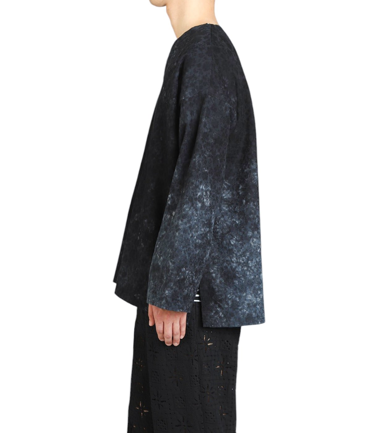 model（177cm / 62kg）B87 W73 H92 着用サイズ：L
