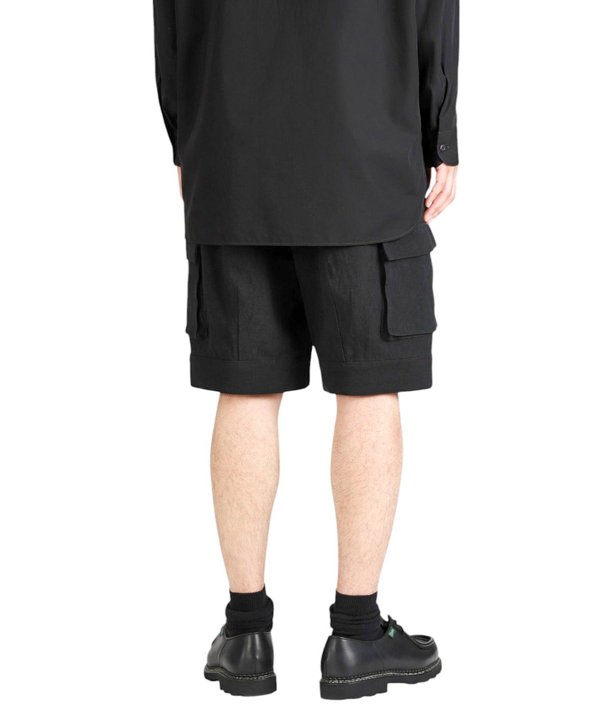 model（177cm / 62kg）B87 W73 H92 着用サイズ：L
