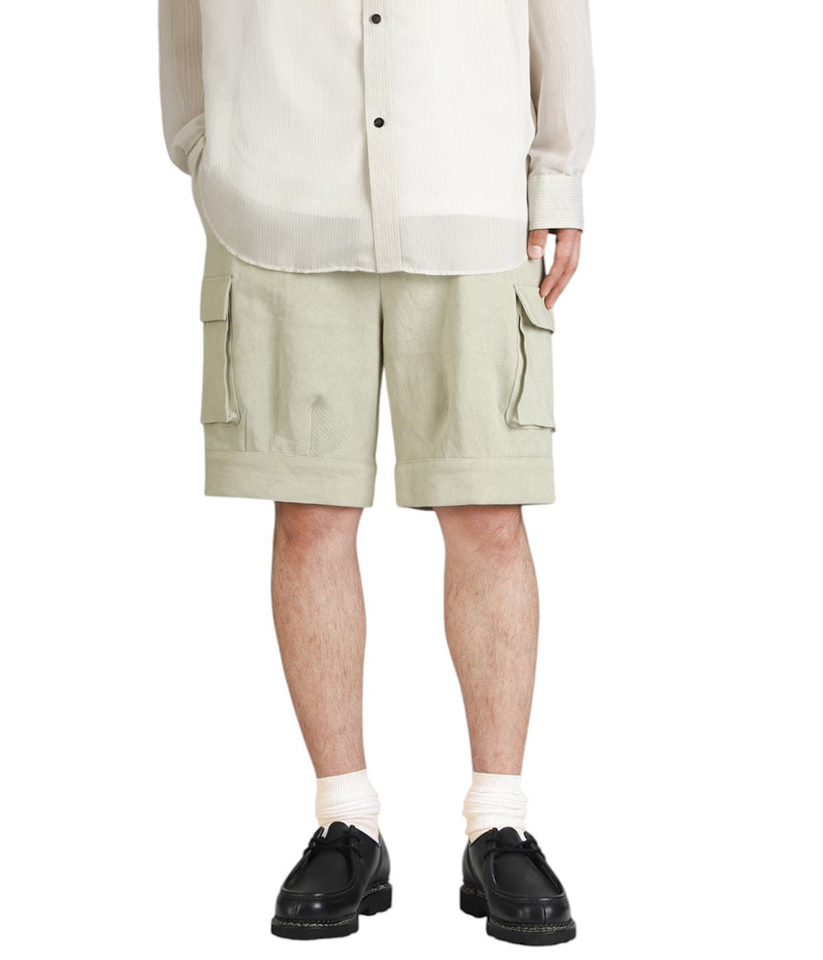 model（177cm / 62kg）B87 W73 H92 着用サイズ：L