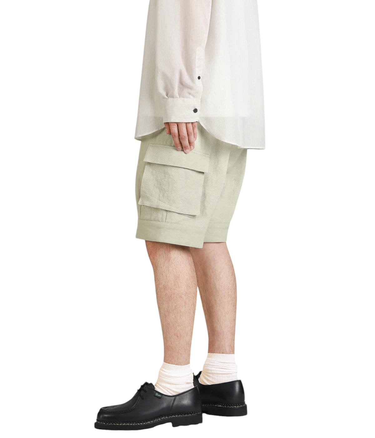 model（177cm / 62kg）B87 W73 H92 着用サイズ：L