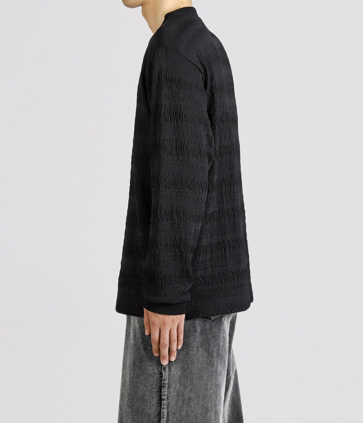 model（177cm / 62kg）B87 W73 H92 着用サイズ：L