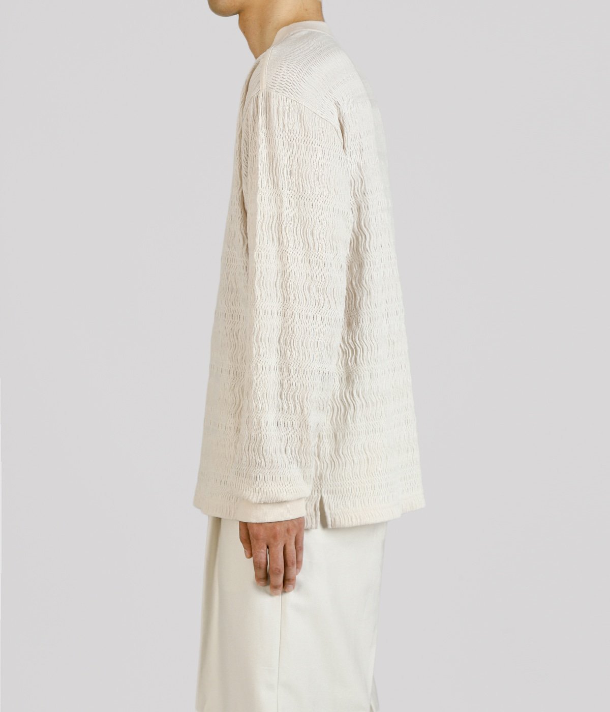 model（177cm / 62kg）B87 W73 H92 着用サイズ：L